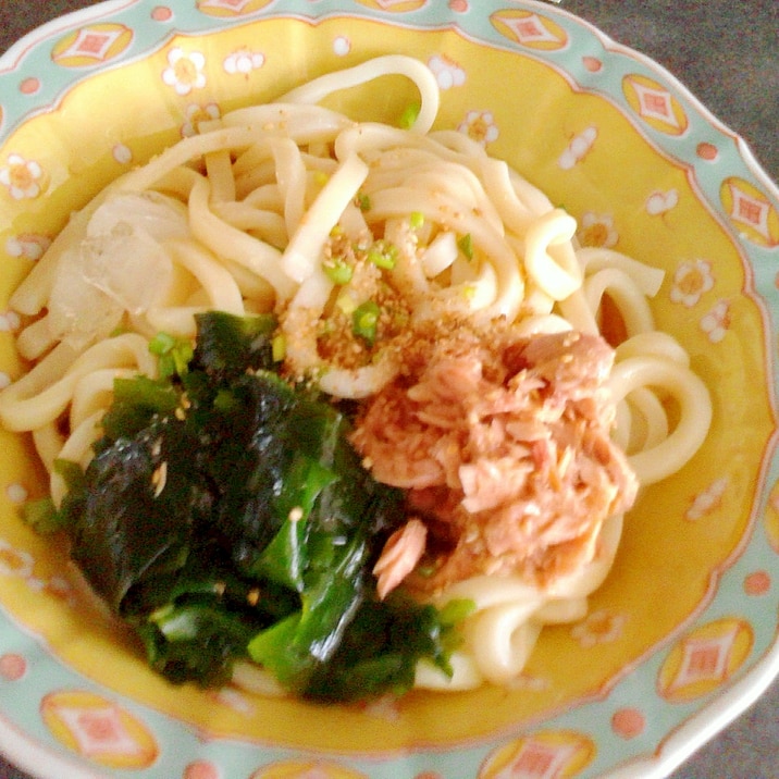 簡単おいしい☆ツナとわかめの冷やしうどん♪